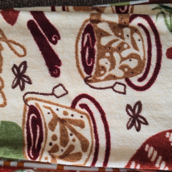 KOHLS CELEBRATE FALL TOGETHER & ST. NICHOLAS SQUARE SET 4 FALL BATH HAND TOWELS - Picture 5 of 8